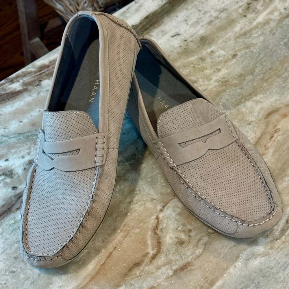 Men’s COLE HAAN Wyatt Penny Driving Loafers- Light grey. Size 10.5